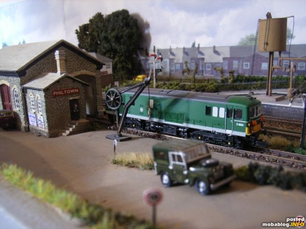 In dieser British-Rail Era der späten 1980er/frühen 1990er Jahre sind die Gütergleise nur mehr selten in Betrieb, sodass der Goods-Yard zum Abstellen von Lokomotiven - hier eine Class 73 in ...