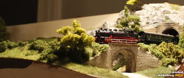 Im offenen Bereich der Strecke kann man sich jetzt mit der Kamera auf die Lauer legen, und mal schauen, was so vorbeikommt.
Wird fortgesetzt.