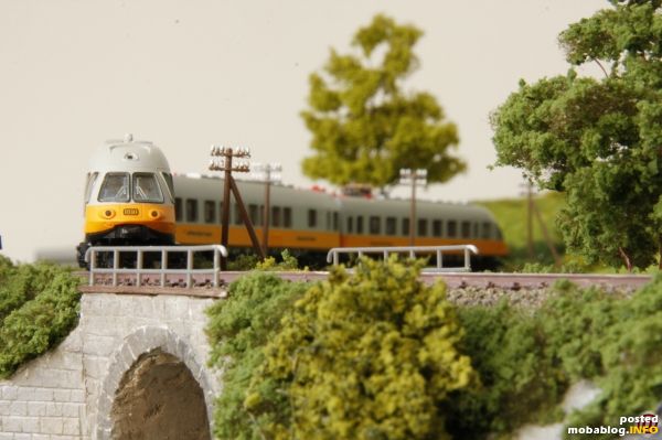 Wenig später konnte eine dreiteilige ET403-Garnitur beobachtet werden, die eigentlich außerplanmäßig zu Testfahrten auf den Steilstrecken der Pyrkerbahn unterwegs war.