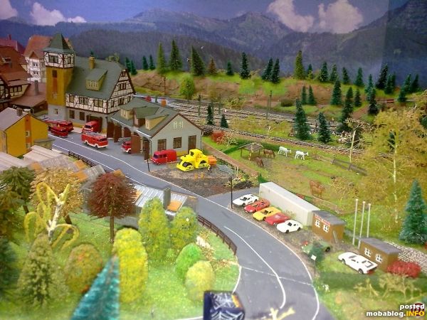 Weiter nach links zur Feuerwerhr am 4 Gleisigen bahnhof