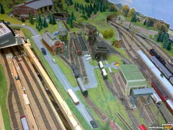 Hiet noch mal die linke Seite deiner Modellbahn
