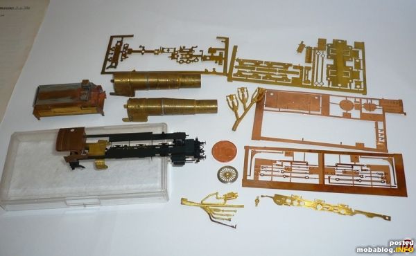Einige ausgewählte Teile des Bausatzes. Die schlechte Passgenauigkeit des Kessels bereitet erhebliche Schwierigkeiten und ist der eigentliche Grund, warum ich diesmal mit dem Bau so lange gezögert habe.