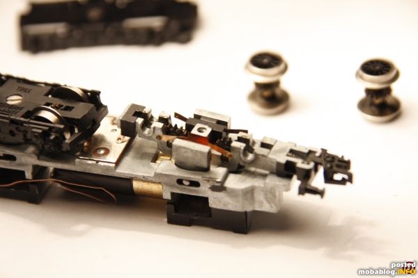 Beim Umbau auf Glockenankerantrieb wird das Innere gründlich gesäubert. Mein Modell hat schon ein paar Kilometer auf dem Buckel.