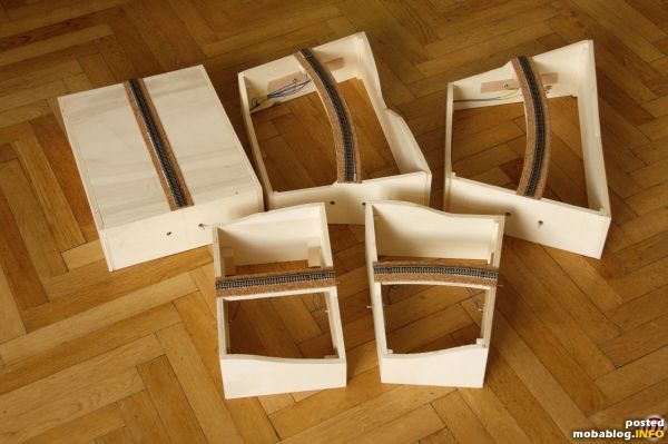 Das Grundelement des Plug&Play-Aufbaus besteht hier aus einer fest montierten Steckerverbindung zwischen den Elementen, die sowohl für elektrische als auch mechanische Kopplung sorgt. Die Idee ist nicht neu und wird ...