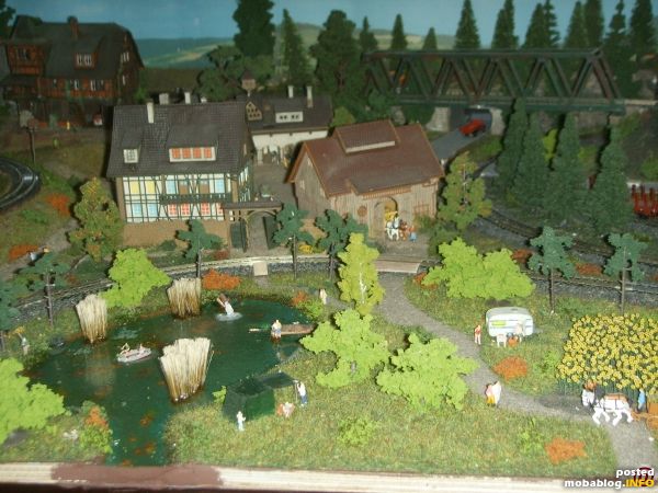 der kleine Bauernhof am Übergang vom rechten zum linken Anlagenschenkel