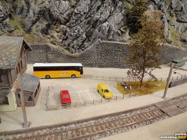 Parkplatz vor dem Bahnhof. Viel Platz gibt's leider nicht!