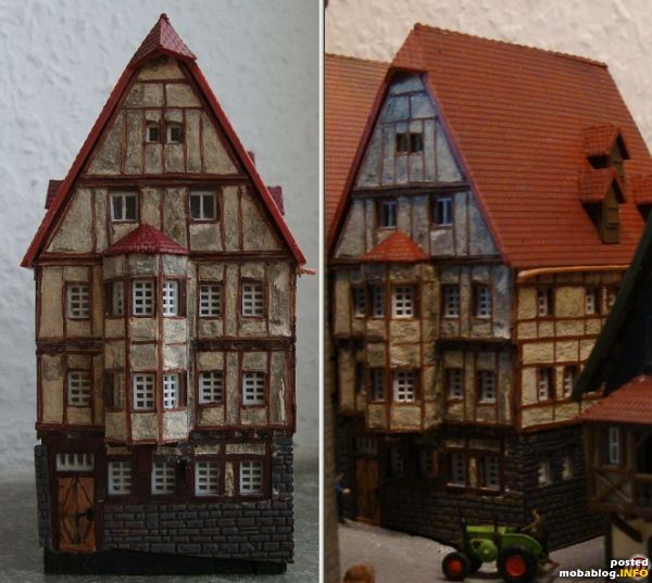 ganz zum Schluß durfte sogar das Dach wieder aufs Haus!
viel Spaß mit den Bildern,
martiN.
PS: Mit mehr Text und mehr Bildern auf http://mke.gmxhome.de/text/schuster.htm
