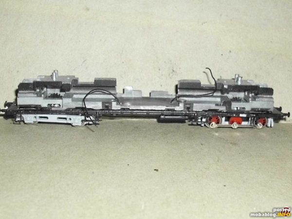 Seitenansicht nach der Tieferlegung,schon mit richtiger Farbgebung,noch ohne SB-Motor