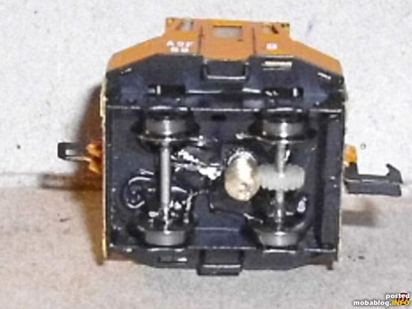Bodenteil mit Antrieb+Stromabnehmer