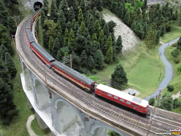 Den Anfang macht ein Personenzug mit einer Lok der Reihe 2050 auf der Kalten Rinne.