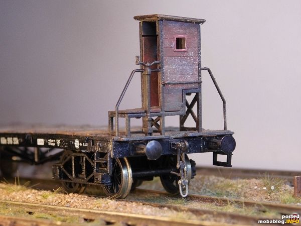 Der Schienenwagen SSk Köln von Fleischmann ist weiter im Umbau / Verfeinerung begriffen, wobei ich angefangen habe eine der gegen Ende der Epoche II artgerechte Patina dem Wagen zu verpassen.