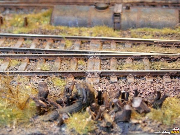 ... und auch der eingegrabene Kessel eines Kesselwagen ist nun gestaltet.