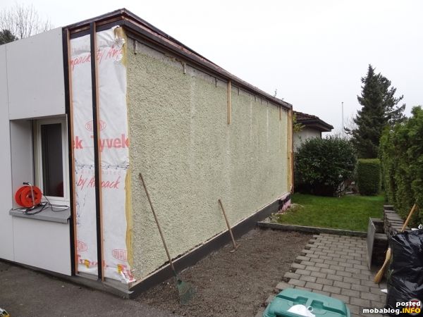 So sah mein Hobbyraum aus, als wir das Haus übernommen hatten (Eternit-Fassade hier von uns bereits demontiert).