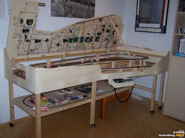 So sah es Ende 2010 aus, kurz bevor ich den oberen klappbaren Anlagenteil für immer mit dem Rest verbunden hatte.