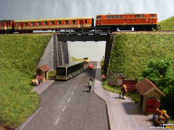 Das Brückenmodul im Überblick - kurz vor der Brücke liegt die Postbushaltestelle.