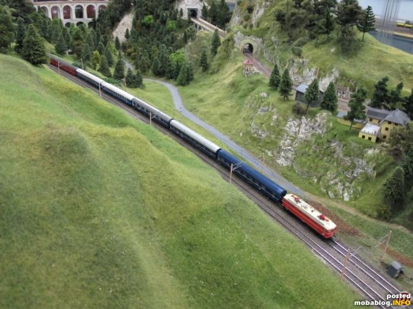 Den Abschluss bildet heute mein eigener Nachtzug nach Italien bestehend aus der 1044.094 (Ep. IV-Bespannung Wien Süd-Tarvisio C.), diversen Schlaf-, Liege- und Sitzwagen bei der Bergfahrt nächst Breitenstein