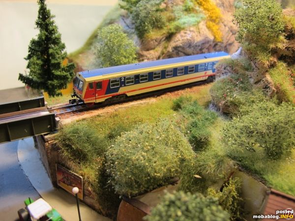 Ein VT5047 passiert Spitz an der Donau. Dieses Modul wird alsbald eine Erweiterung in Form eines Fortsetzungsmoduls erfahren.