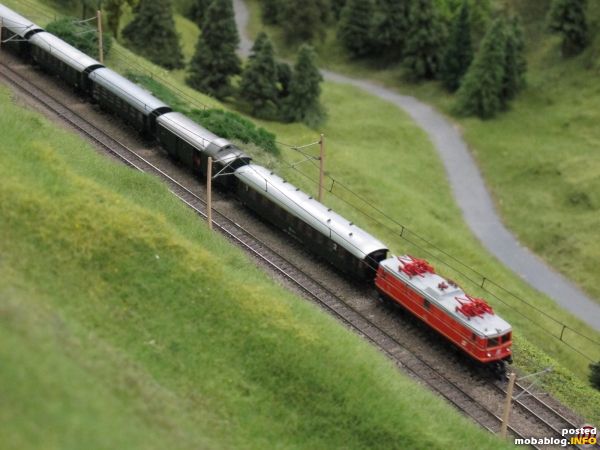 Ein Blick auf die Strecke oberhalb Breitenstein - hier f�hrt der bereits bekannte Personenzug mit Reihe 1141 bergw�rts.