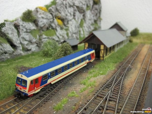 Beim großen Vorbild längst eingestellt und abgetragen - bei uns im Modell nach wie vor in Betrieb: der Endbahnhof von Türnitz in Niederösterreich, in dem ein Triebwagen Reihe 5047 seine ...