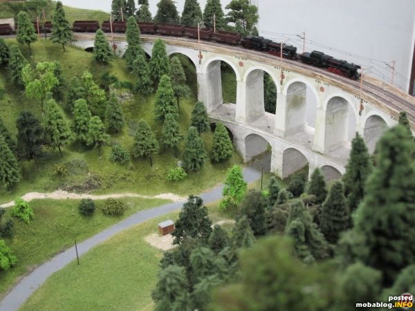Eine Doppeltraktion Reihe 52 begegnet uns hier am berühmten Viadukt über die Kalte Rinne.