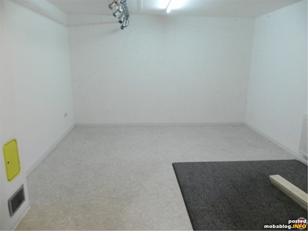 Der verfügbare Platz im ehemaligen Proberaum unserer "Hausband": ca. 4x3m. Um auch an die Ränder zu kommen soll die Anlage verschiebar werden und im Raum 0,5m Platz lassen.
Also ...