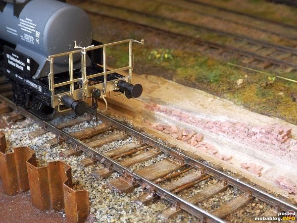Der Säurekeselwagen Von Fleischmann bekommt in der nächsten Zeit auch seine sehr aufwendige Kur der Verfeinerungen und Umbauarbeiten zur Angleichung an ein Vorbildfahrzeug.