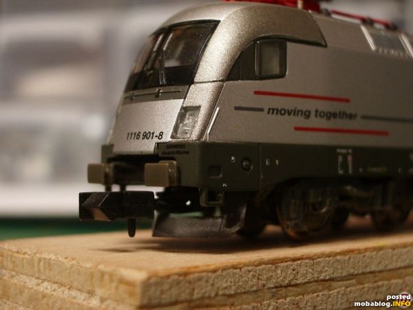 Minitrix 12770 mit Fleischmann Puffern (ÖBB Herkules 7260)