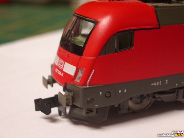 Br182 Minitrix mit Fleischmann Puffern (ÖBB Herkules 7260)