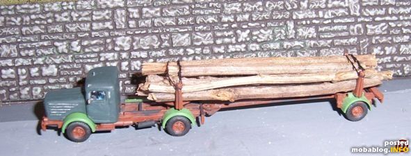Wiking Modell überarbeitet, Fenster eingesetzt, mit Fahrer (kann man kaum sehen, aber ich weiss es :-) ), Spiegel, Auspuff