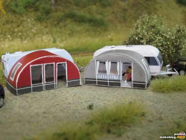 Ein Blick ins Vorzelt: am richtigen Campingplatz eingebaut wird es dann auch entsprechende Campingmöbel und Figuren geben