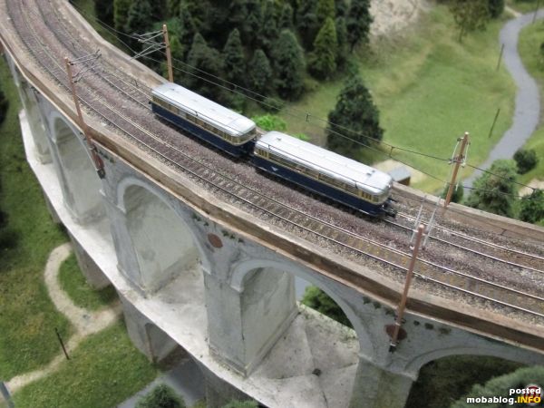 Schauplatzwechsel an die Kalte Rinne: auf Bergfahrt ist hier eine Schienenbus-Garnitur VT5081 mit Beiwagen.
