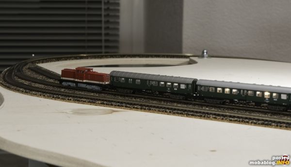 Mangels DR-Wagen nicht ganz original,
die BR 115 der DR mit Umbauwagen der DB