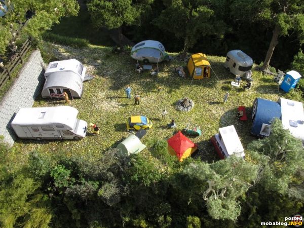 Die n�chsten Bilder zeigen die Campingwiese auf der unteren Terrasse, hier gibt es freie Platzwahl f�r Wohnwagen und Zelte. 