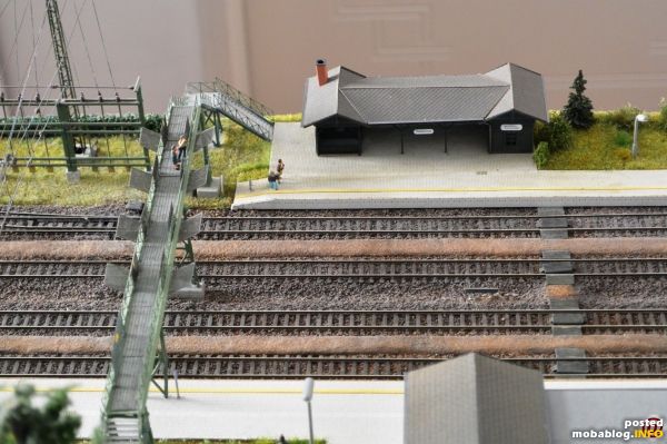Auch nachgebildet: die Reste der ehemaligen Schüttbahnsteige zwischen den Gleisen 1 und 2 sowie 3 und 4