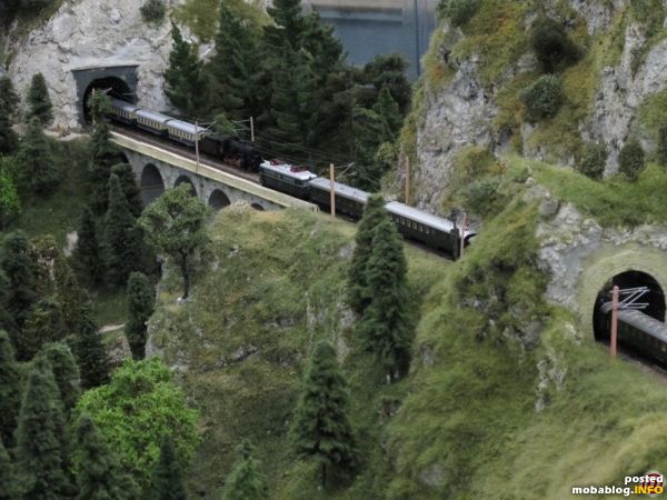 Zugbegegnung auf der Krauselklause: die 638 fährt bereits talwärts Richtung Breitenstein während eine 1042er mit einem Eilzug auf Bergfahrt ist.