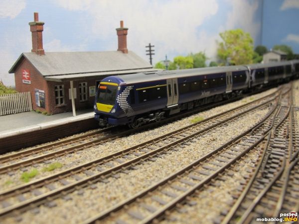Die Class 170 DMU war als 3-Car-Unit bereits eine Challenge für das Microlayout, da die Gleislängen in den Fiddle-Yards gerade nicht mehr ausreichten.