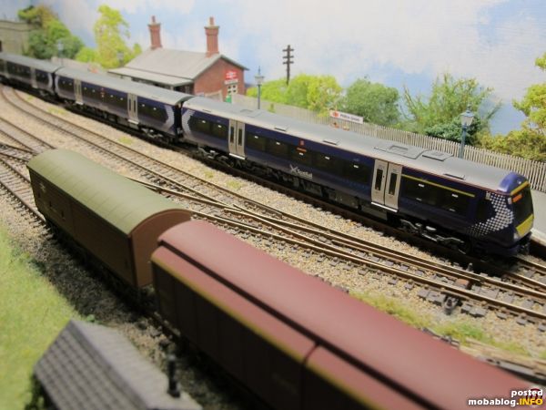 Der Halt in Philton Green Station wiederum war problemlos, die Platform reicht gerade für die drei Coaches aus.