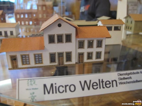 Als passende Erg�nzung zur Spur N-Ausstellung gibt es auch einen Verkaufsstand von Microwelten mit einer gro�en Auswahl an Lasercut-Baus�tzen und Zubeh�rteilen.

http://www.microwelten.de/