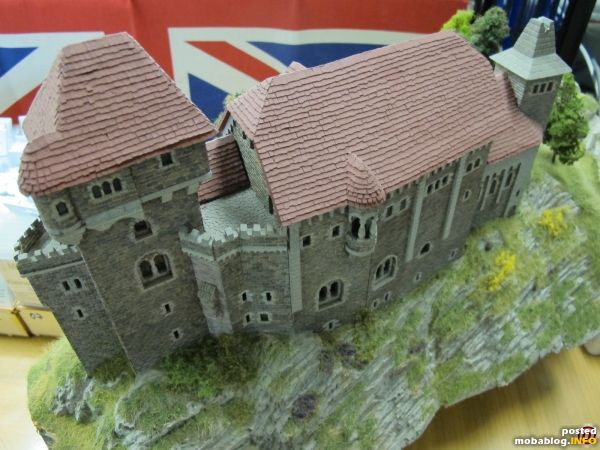 Dieses wunderschöne Modell in Styrodurbauweise wird im Clublokal aufbewahrt und ausgestellt - in nächster Zeit wird dazu passend von den Clubmitgliedern ein Landschaftsmodul erstellt werden, um die Burg auch auf ...