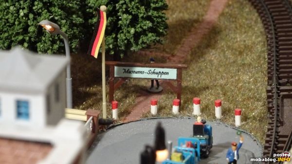Aus dem bisherigen doppelständigen Lokschuppen wurde ein Museums-Schuppen mit Zugang vom Bahnhof.