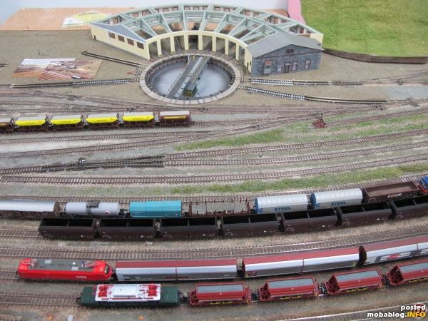 Ein erster Überblick über die Baustelle im Bereich der Zugförderungsstelle Mürzzuschlag: hier entsteht der Nachbau des bekannten Rundlokschuppens und der dazugehörenden Gleise