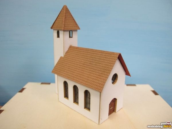 Zum Abschluss noch zwei neue Gebäude aus dem Programm von MICROWELTEN: hier eine kleine Kirche für die Verwendung im ländlichen Raum