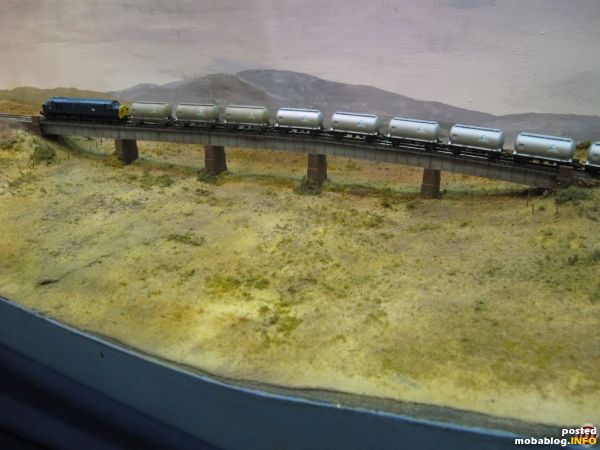 Eine Class 37 müht sich hier mit einem schweren Goods-Train auf dem Weg nach Rannoch Station ab.