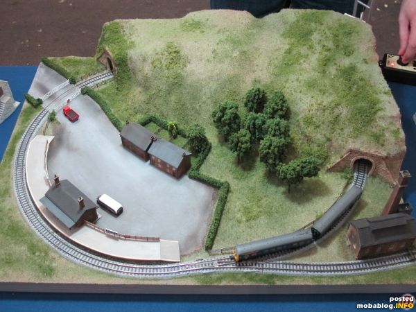 "A layout in a box" ist ein Projekt von Phil Parker vom BRM-Magazine: das Layout wurde in einer Bauzeit von nur 2 Tagen erstellt und passt für Transport und Lagerung ...