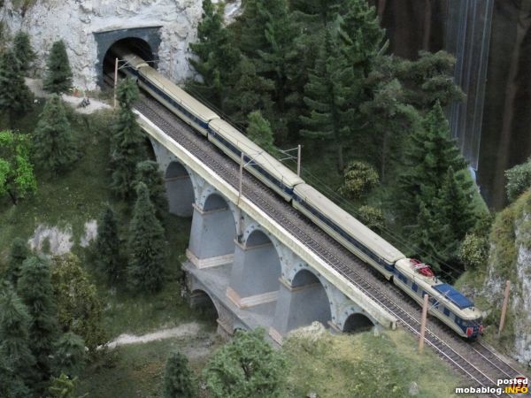 Viele Jahrzehnte lang prägten diese leisen und äußerst komfortablen Triebwagenzüge den Städteschnellverkehr auf der Südbahnstrecke und damit auch am Semmering, hier die Partie an der Krauselklause