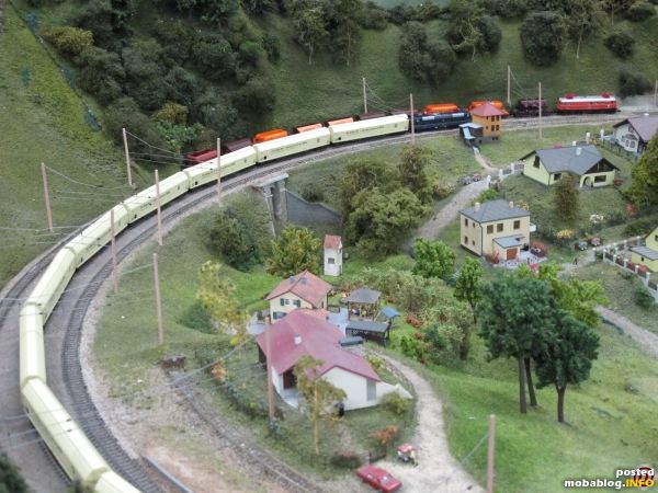 Eine Zugüberholung mit einem Ganzzug in Breitenstein