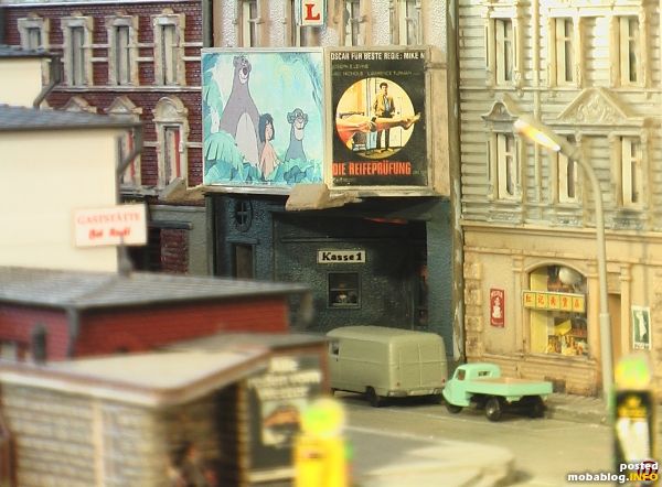 Im Bahnhofsviertel: Alles was Mann braucht: Kino, Bar, Modellbahnladen, Plattenladen, Kneipe.