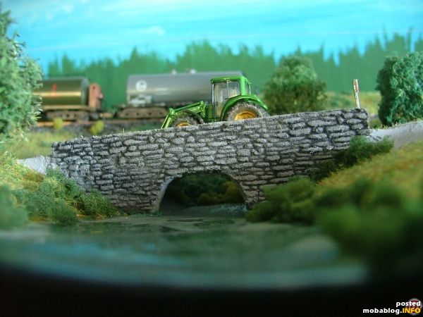 Die alte Steinbrücke ist nur für 5,5 Tonnen zugelassen, ob das Erna Doser auch weiß?