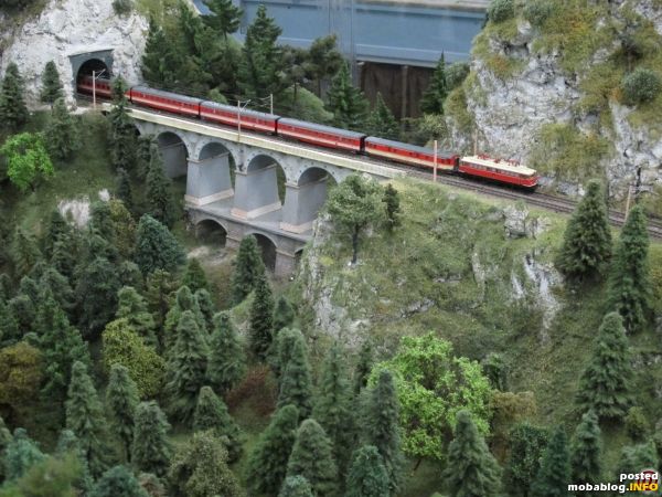 Planbetrieb in Epoche IV mit Reihe 1042 und Eilzug an der Krauselklause