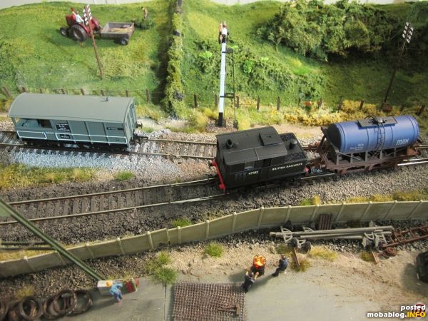 Abschließend noch ein Blick auf die Anschlussweiche zur Branchline, auf der während der Rangierarbeiten ein typischer Toad-Brake-Van kurzfristig abgestellt wurde.